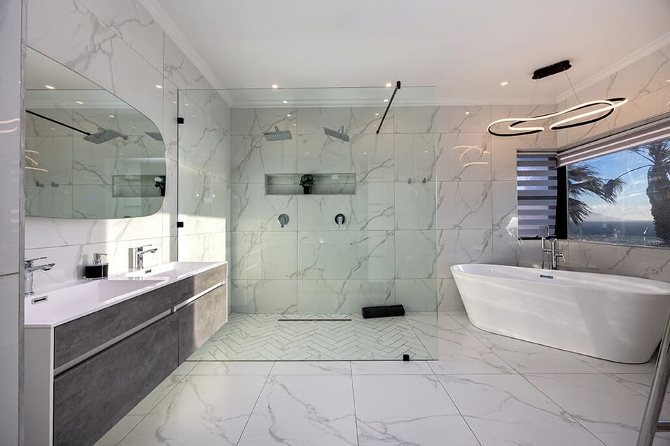 Luxury Villa | Bathroom | Shower, hair dryer, towels, soap