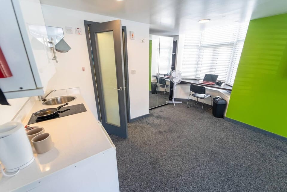 Studio | Private kitchen | Microwave, stovetop, dishwasher, electric kettle