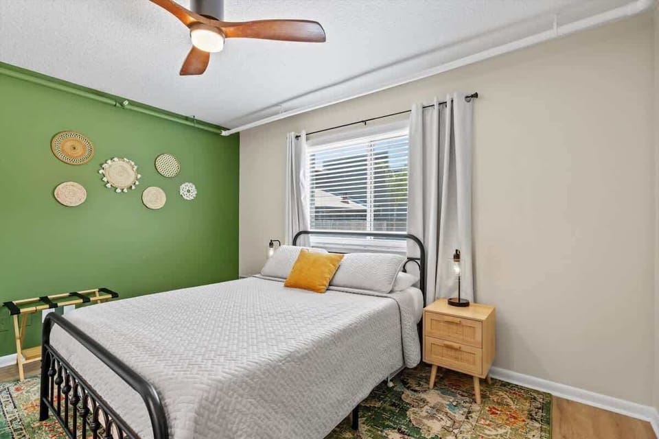 Bedroom with queen bed