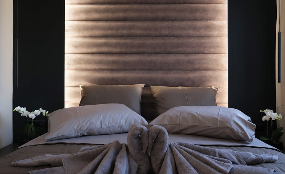1 bedroom, desk, laptop workspace, blackout drapes