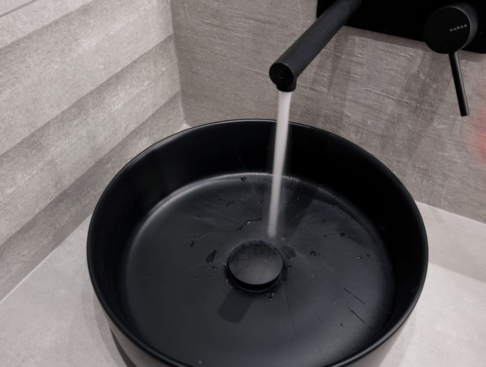 Luxury Suite | Bathroom sink