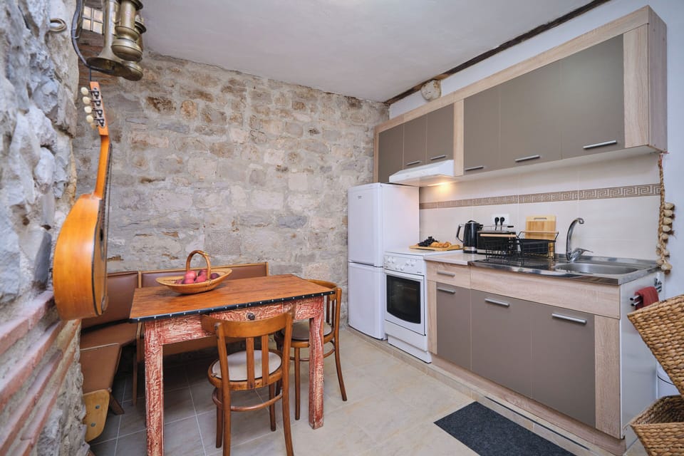 Apartment | Dining room