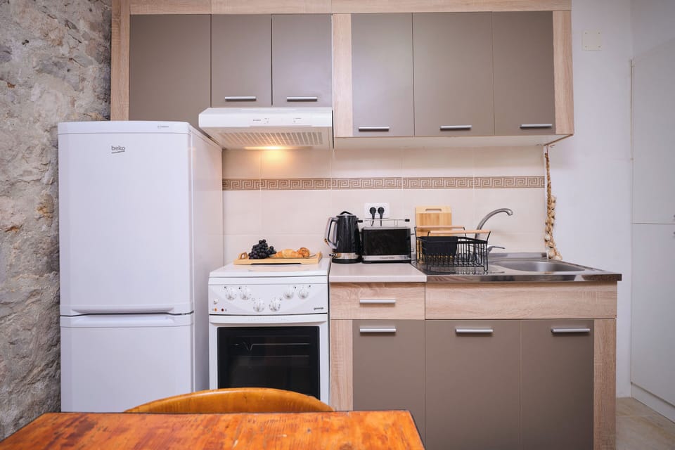 Apartment | Private kitchen | Fridge, oven, electric kettle, cookware/dishes/utensils