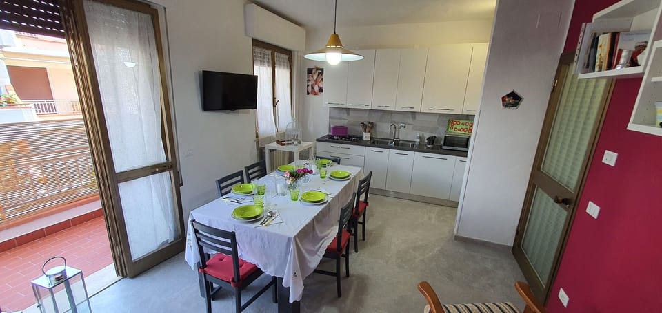 Furniture, Table, Cabinetry, Kitchen, Chair, Countertop, Tableware, Floor, Sink, Flooring