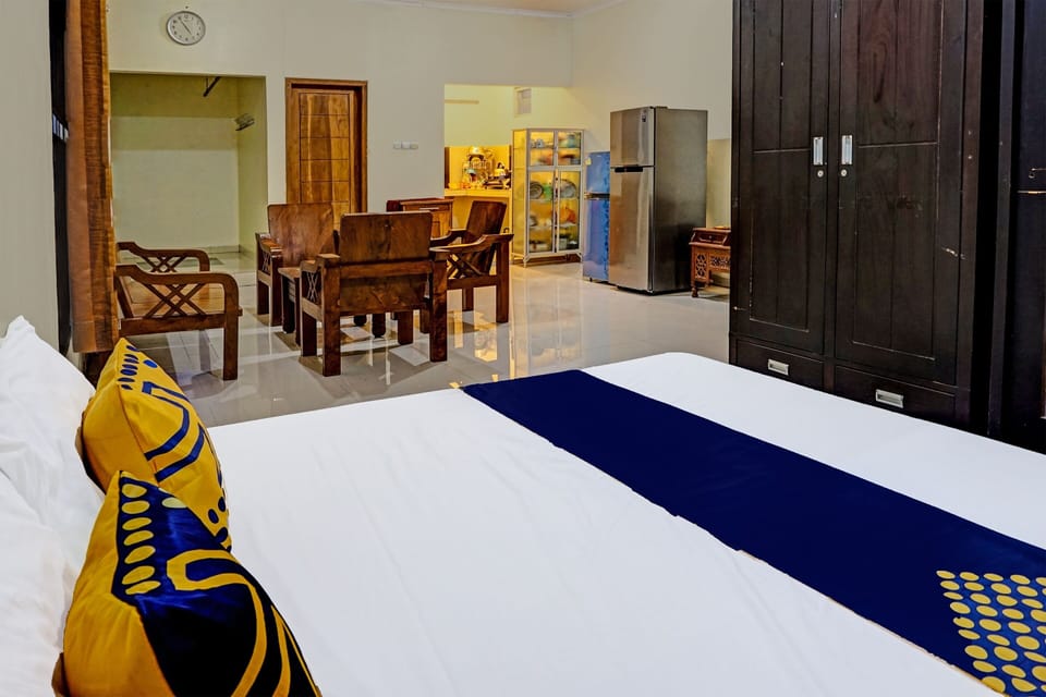 Double Room | Desk, bed sheets
