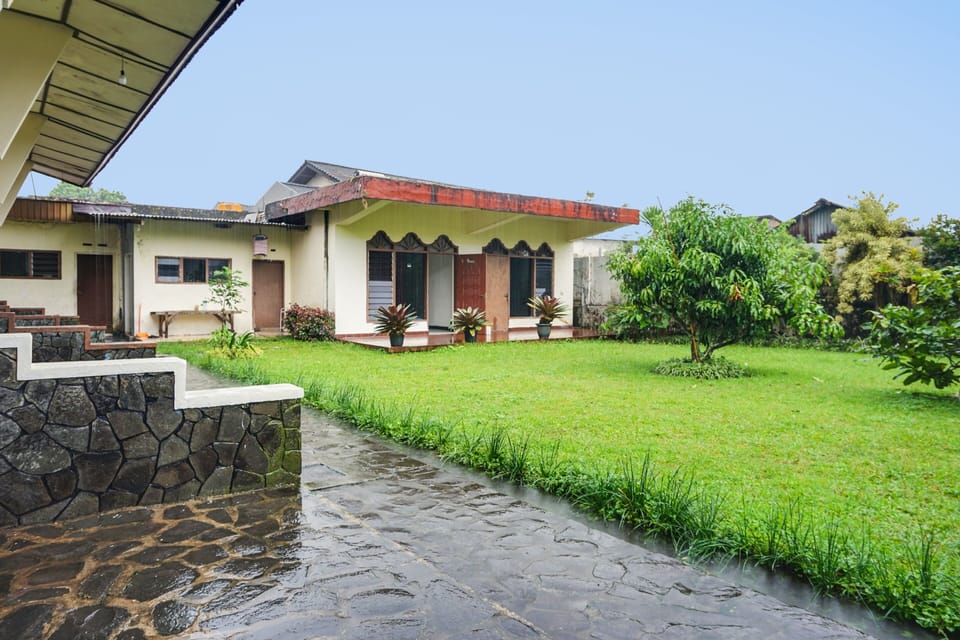 OYO Life 92087 Griya Nurainy Hotel in East Java