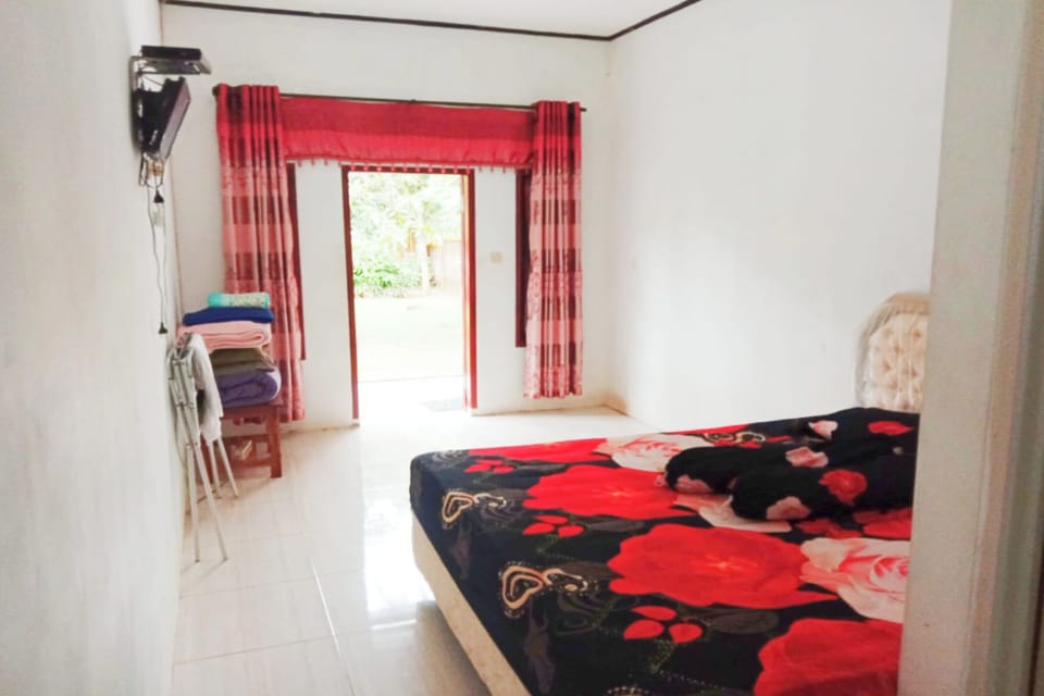 Standard Double Room | Desk, free WiFi, bed sheets