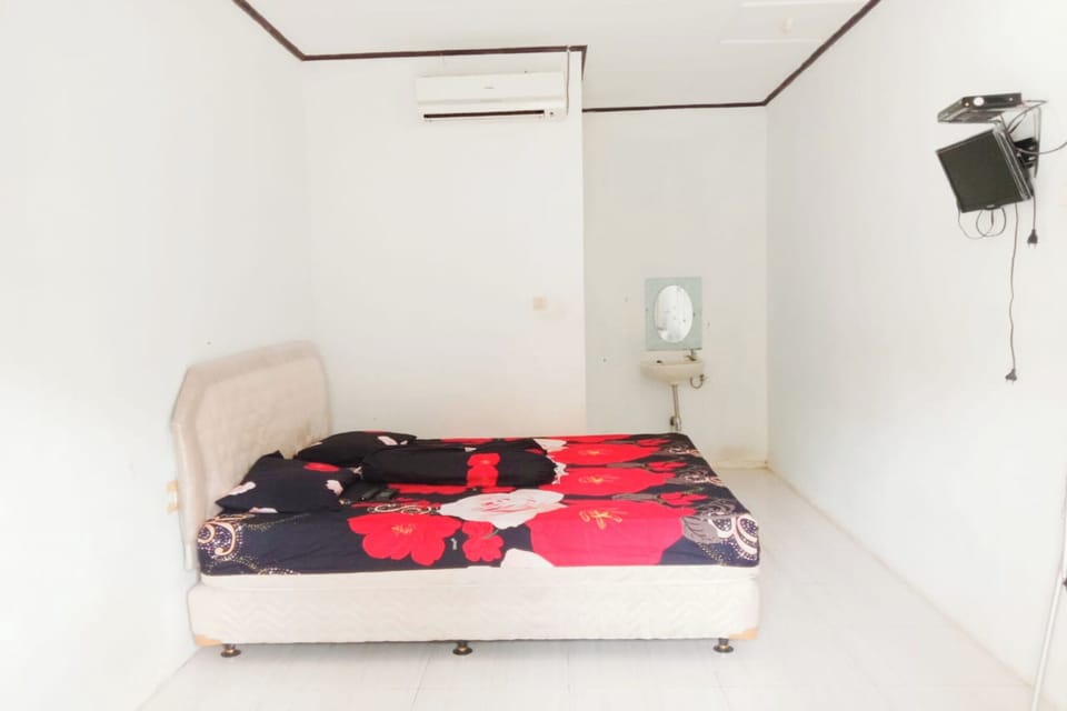 Standard Double Room | Desk, free WiFi, bed sheets