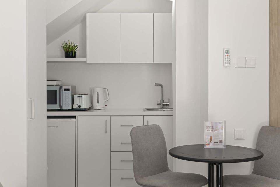 Luxury Studio | In-room safe, blackout drapes, free WiFi, bed sheets