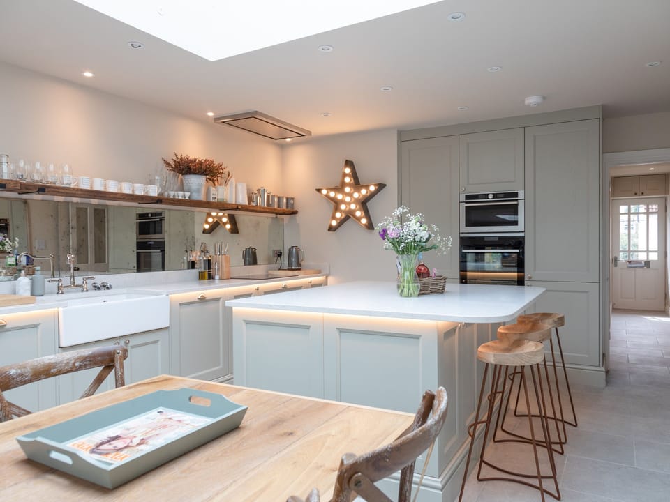 Cottage | Private kitchen | Fridge, dishwasher, electric kettle, toaster