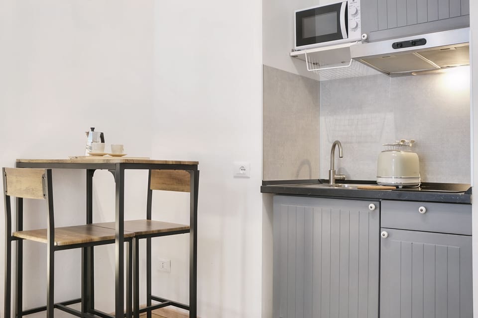Comfort Apartment | Private kitchenette | Fridge, microwave, stovetop, dishwasher