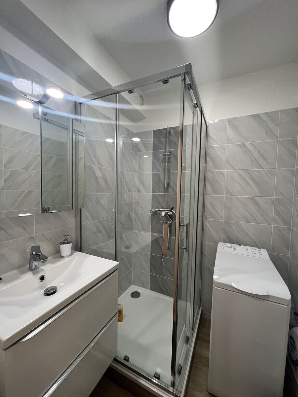 bathroom-vpark