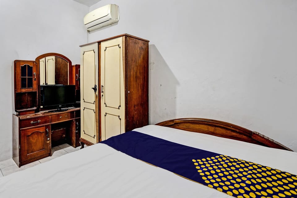 Economy Double Room | Laptop workspace, free WiFi, bed sheets