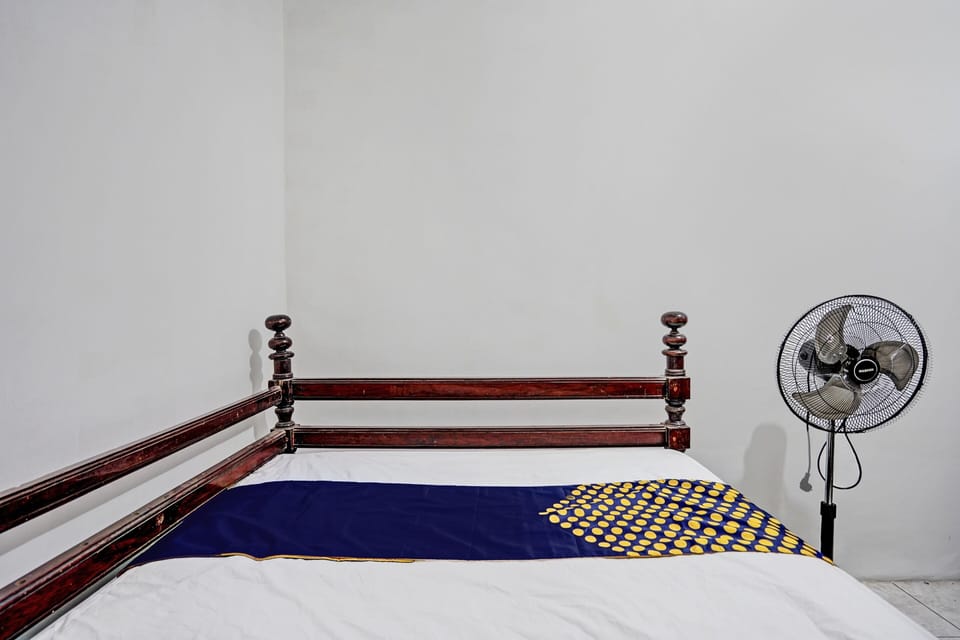 Economy Double Room | Laptop workspace, free WiFi, bed sheets