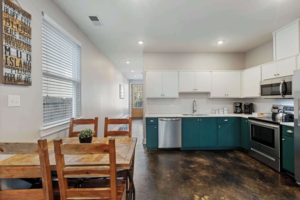 Kitchen/Dining Area