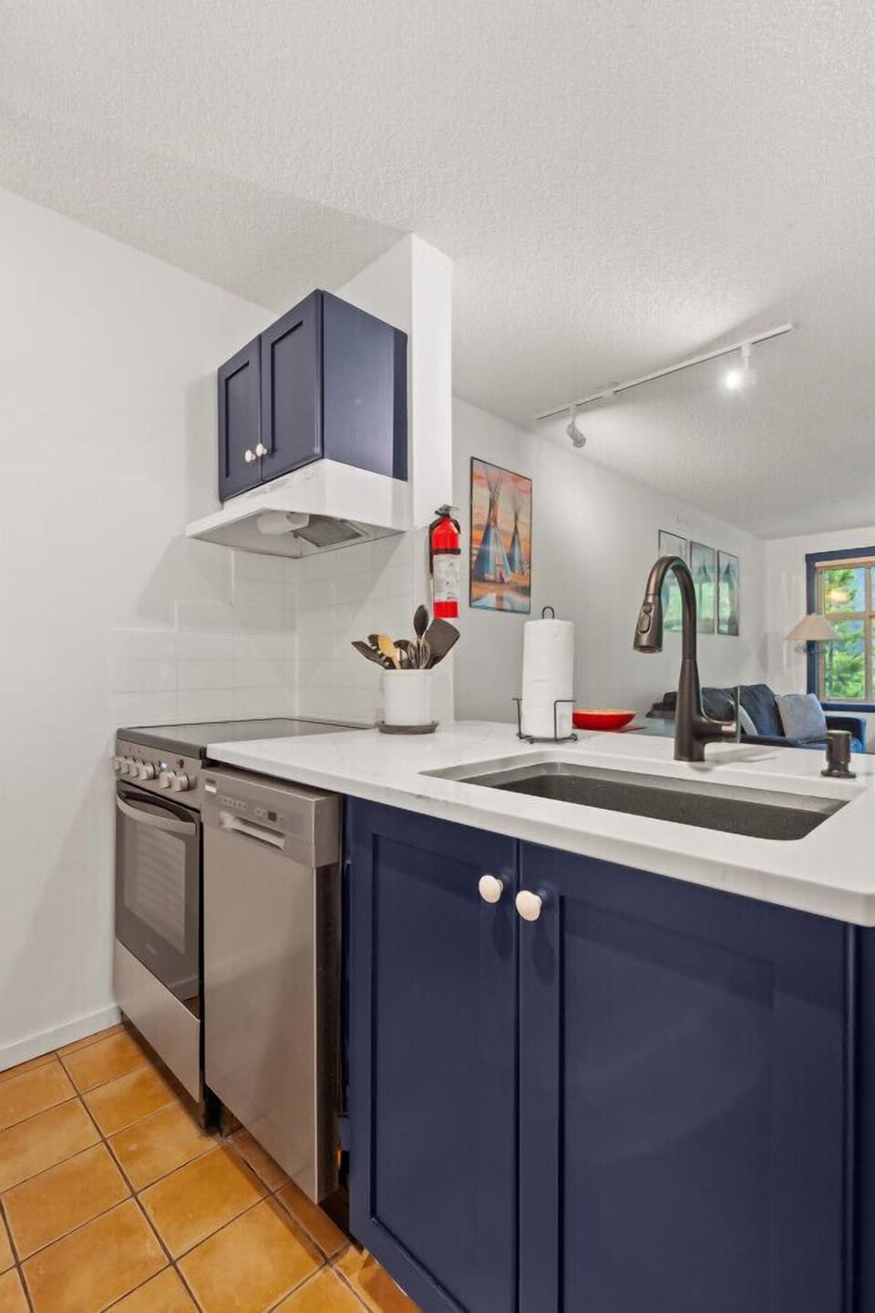 Full kitchen