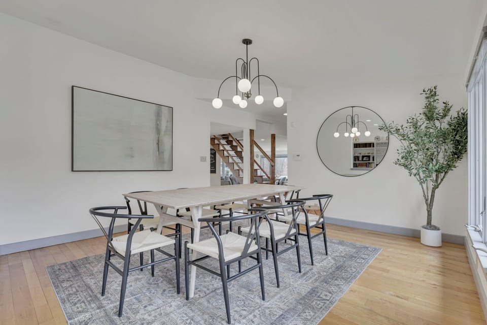Dining room w/ large table for 8. Great for games, puzzles and mealtimes! 