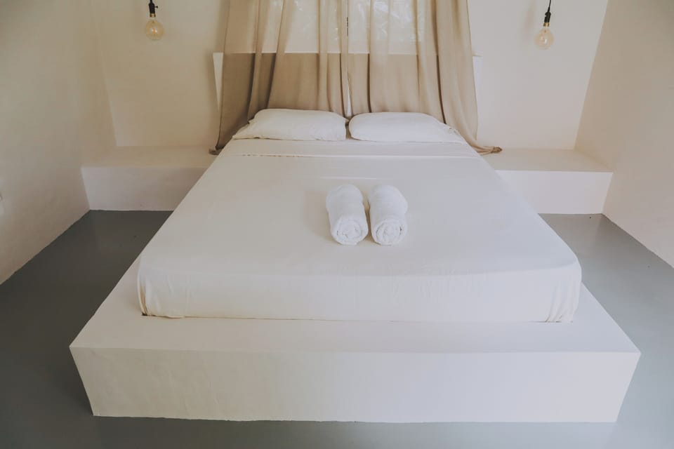 WiFi (free), bed sheets
