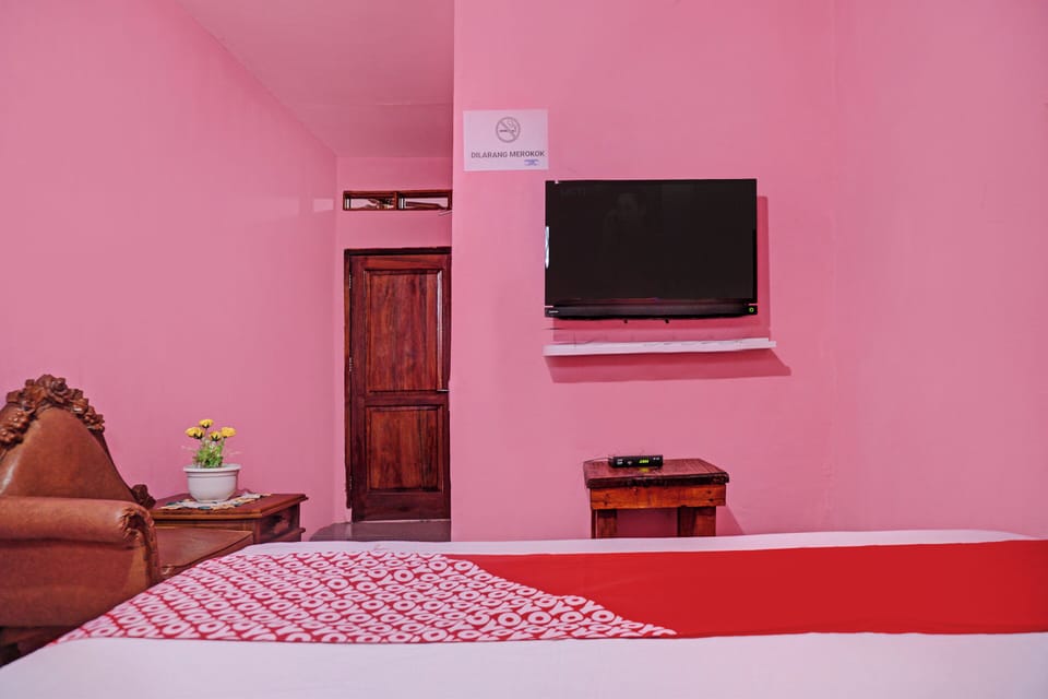 Deluxe Double Room | Desk, laptop workspace, WiFi (free), bed sheets