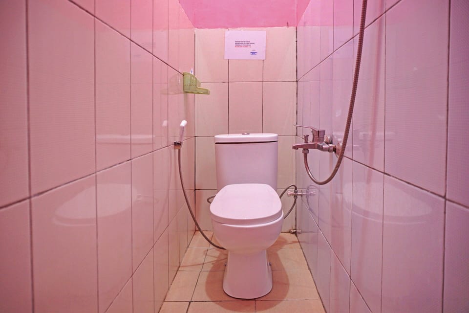 Deluxe Double Room | Bathroom | Shower, towels