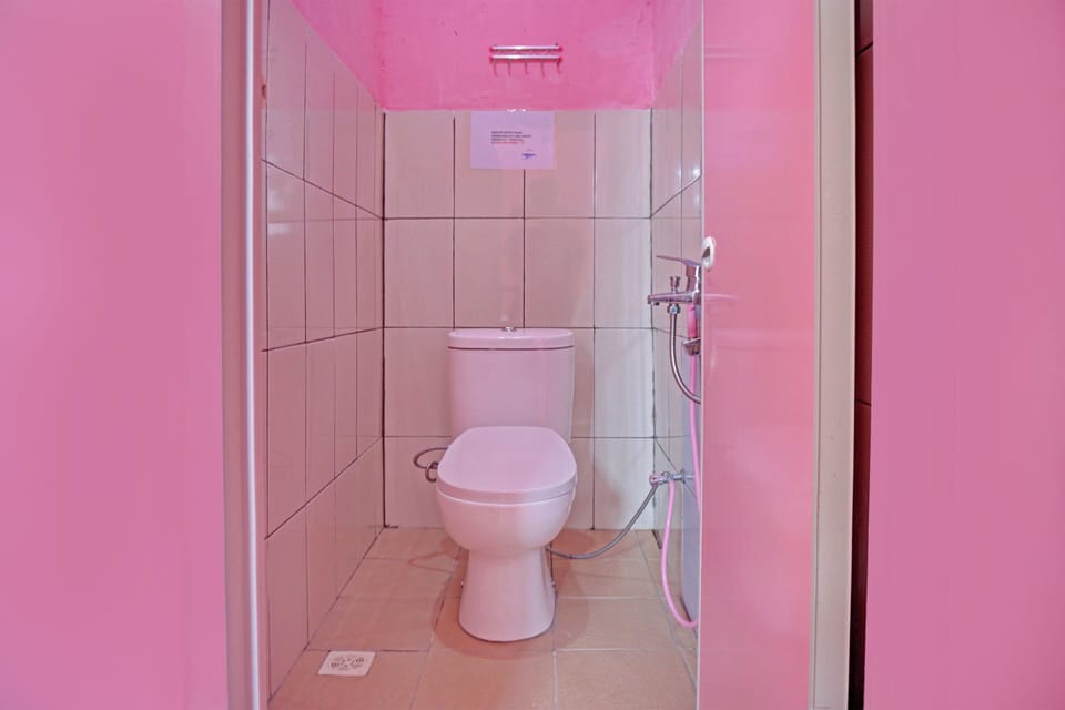 Deluxe Double Room | Bathroom | Shower, towels