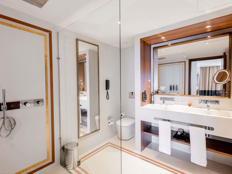 Junior Suite, 1 King Bed with Sofa bed, Ocean View | Premium bedding, minibar, in-room safe, soundproofing