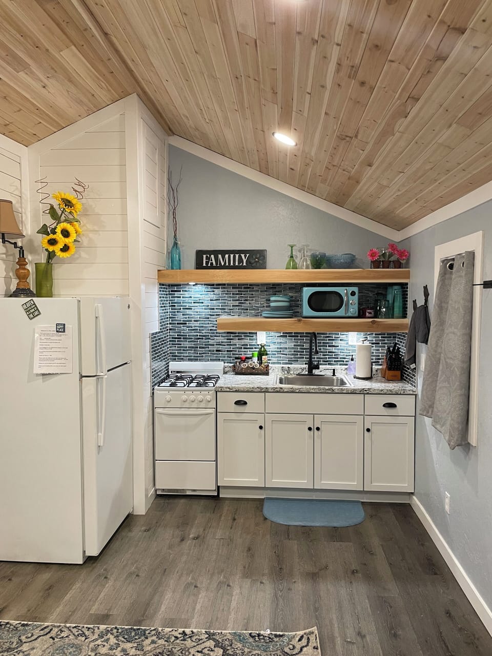 Kitchen with all amenities 