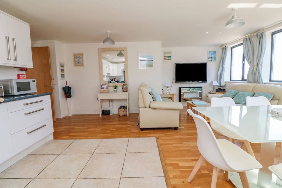 Fridge, dishwasher, electric kettle, toaster