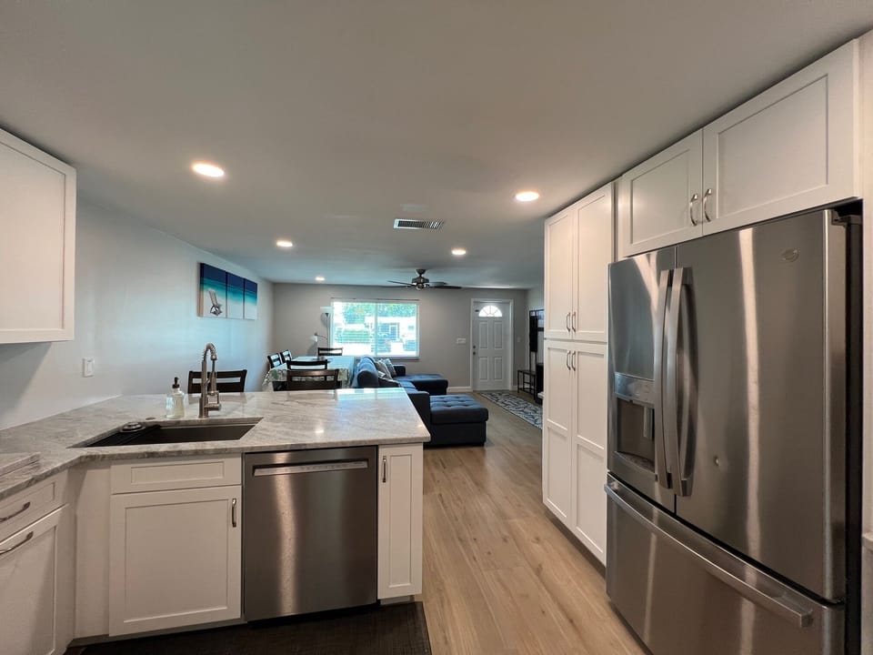 French door refrigerator with ice/water dispenser