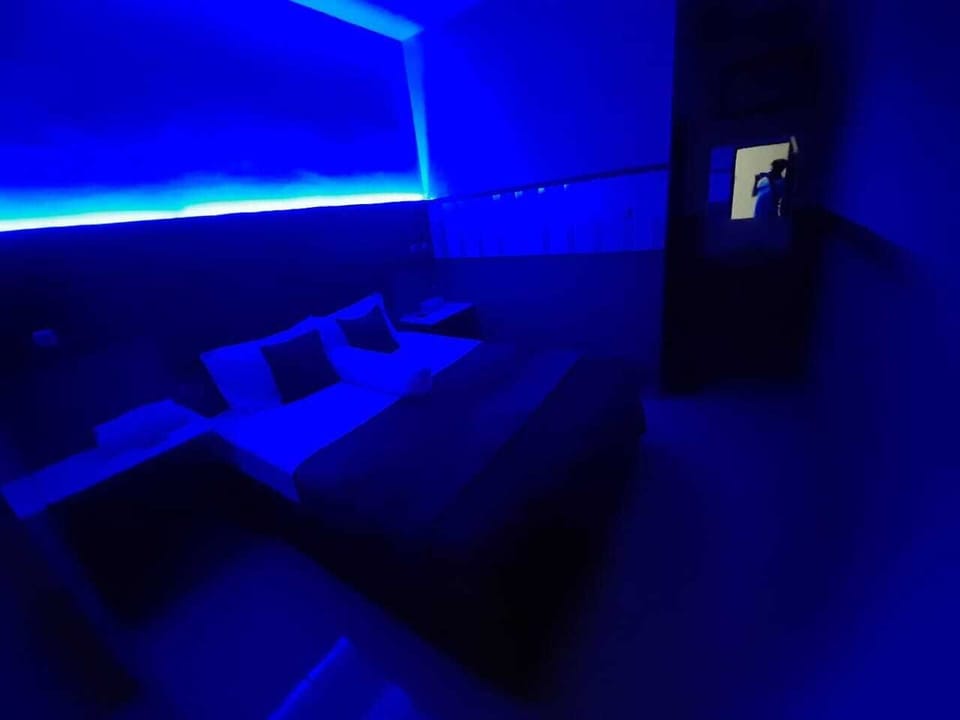 Design Double Room | Premium bedding, down comforters, desk, free WiFi