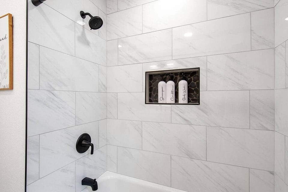 Upstairs Bathroom with Bath/Shower Combo