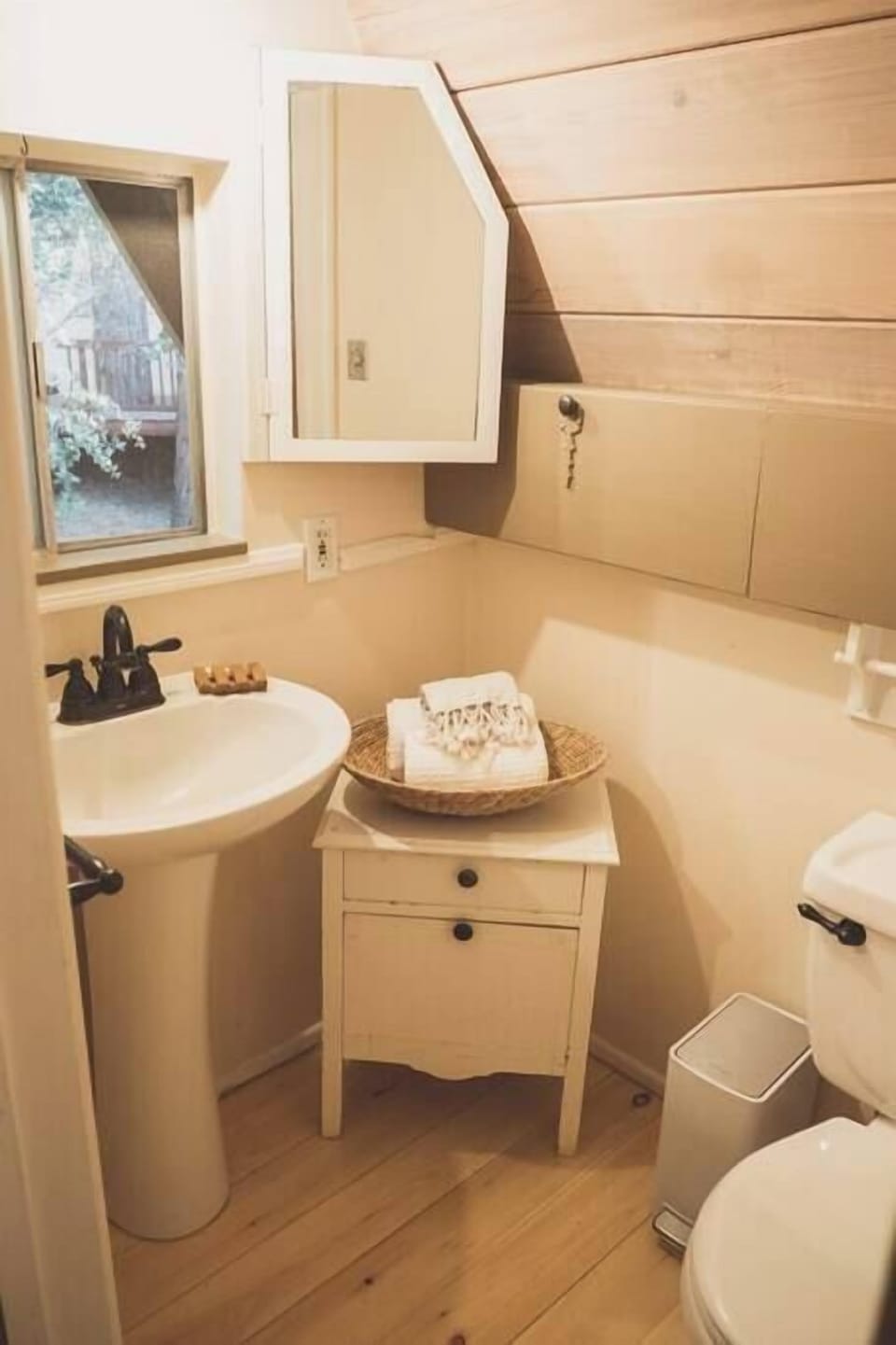 A pedestal sink, toilet, and vanity area compliment the adjoining spa tub area - creating a full & private bathroom experience upstairs. 