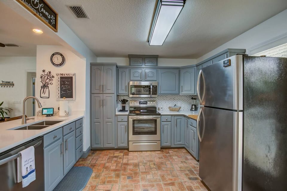 A fully stocked chef's kitchen ready for Thanksgiving dinner, birthday brunches, or just a big family breakfast on the river.