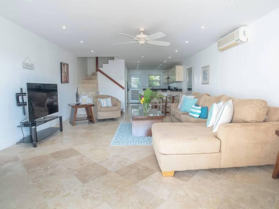 Living Area (2)