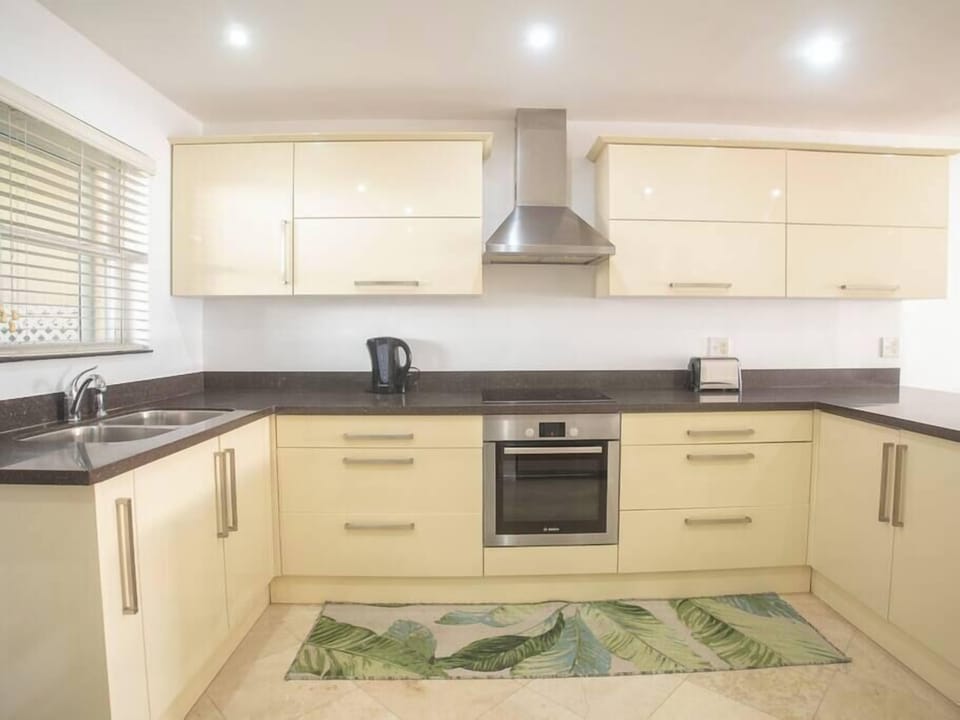 Kitchen (2)