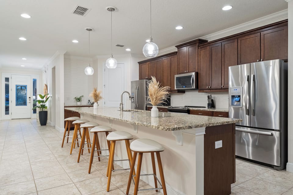 Fully equipped kitchen with 2 refrigerators
