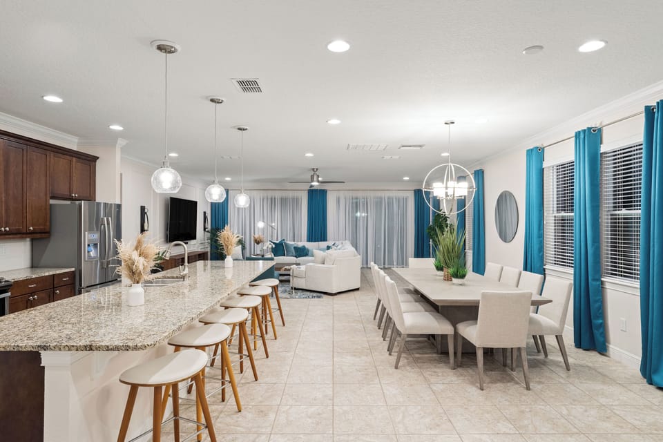 Spacious kitchen/dining are, plenty of seating 
