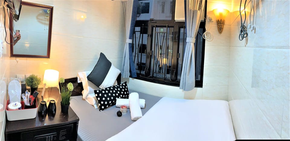 In-room safe, desk, WiFi, bed sheets