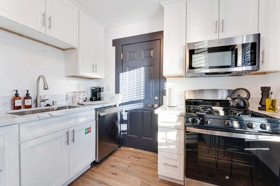 Full size kitchen with stainless steel appliances