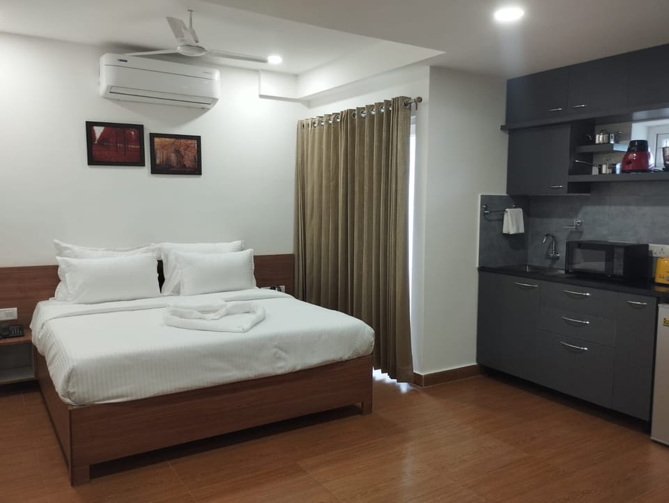 Premium Studio | In-room safe, soundproofing, free WiFi