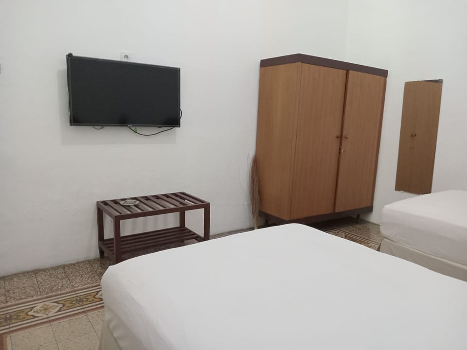 Standard Room | Desk, soundproofing, free WiFi, bed sheets