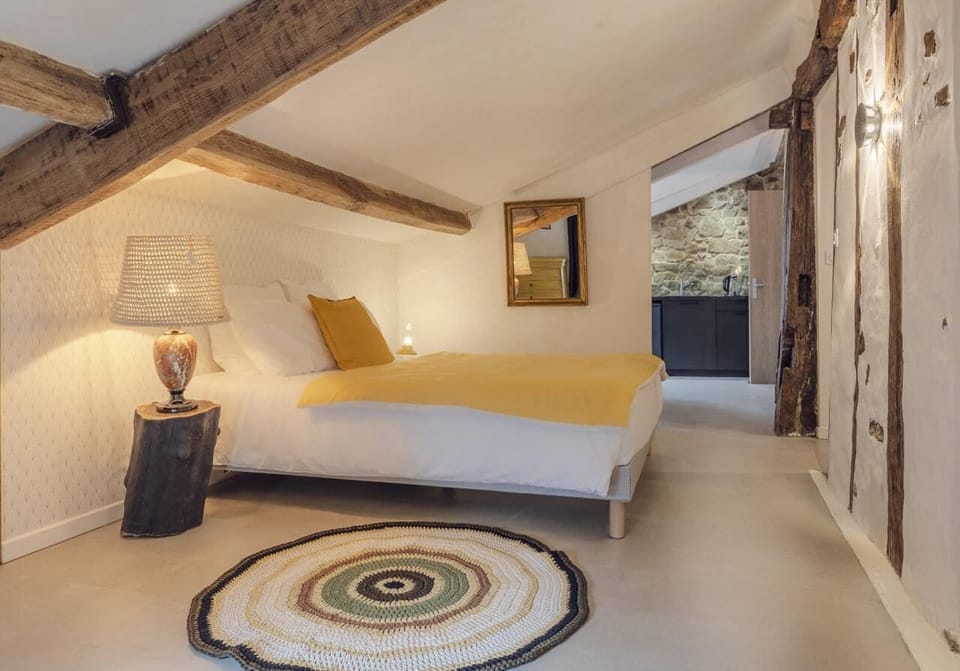 Exclusive Suite | Individually furnished, soundproofing, free WiFi, bed sheets