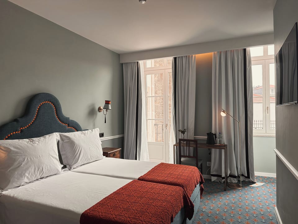Superior Twin Room | Desk, laptop workspace, soundproofing, iron/ironing board