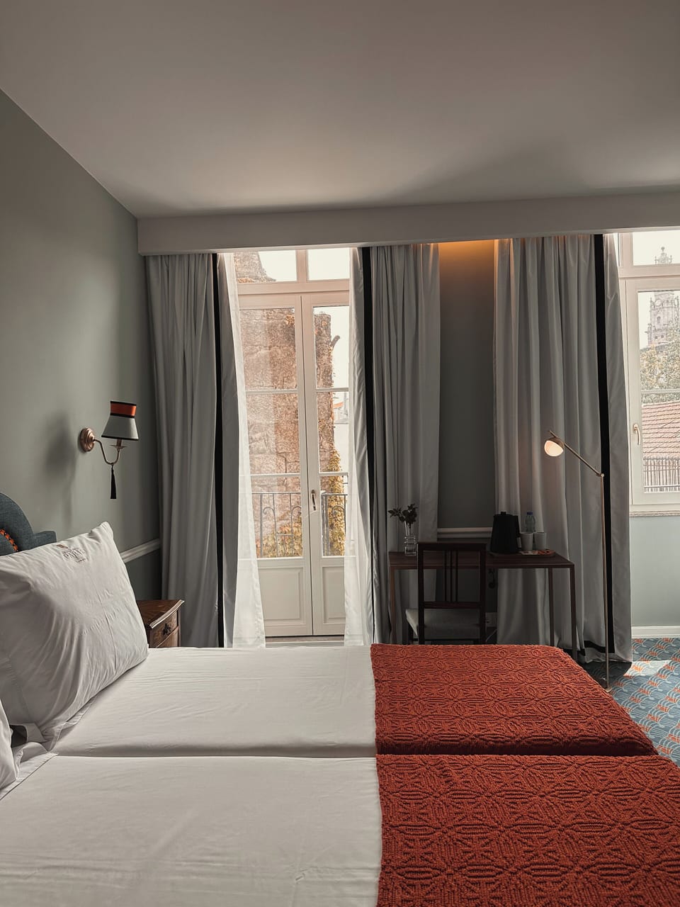 Superior Twin Room | Desk, laptop workspace, soundproofing, iron/ironing board