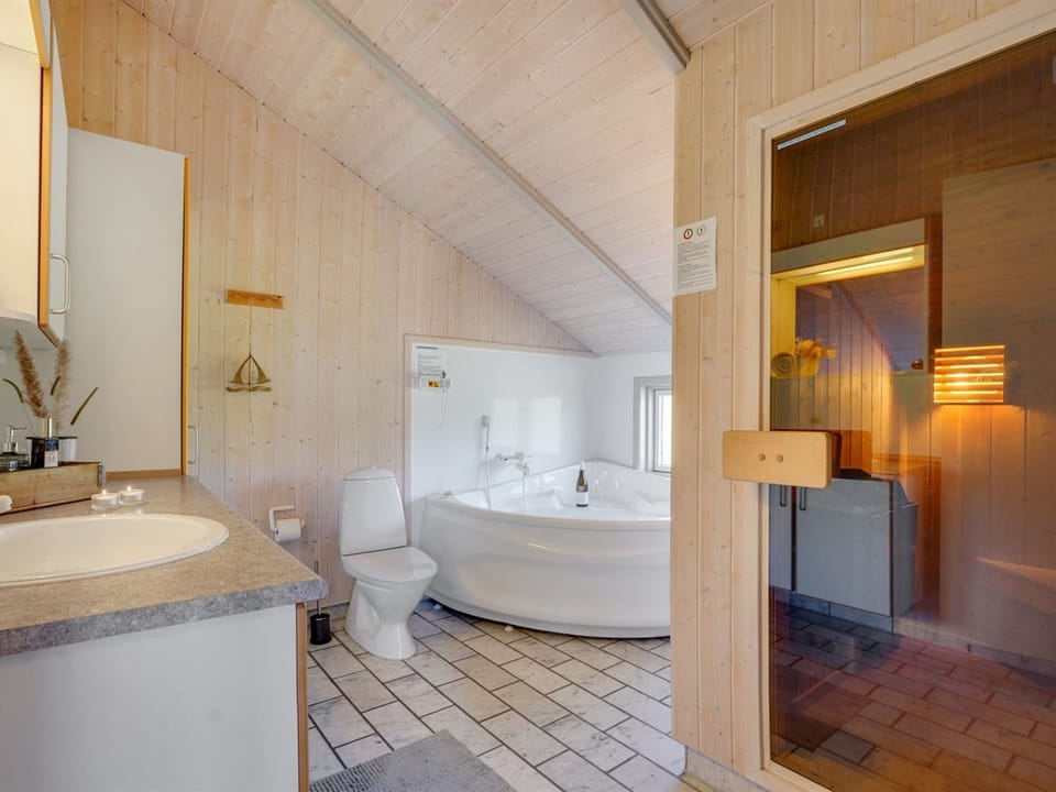 Bathroom / Wellness