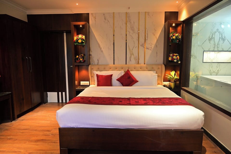 1 bedroom, premium bedding, desk, WiFi (free)