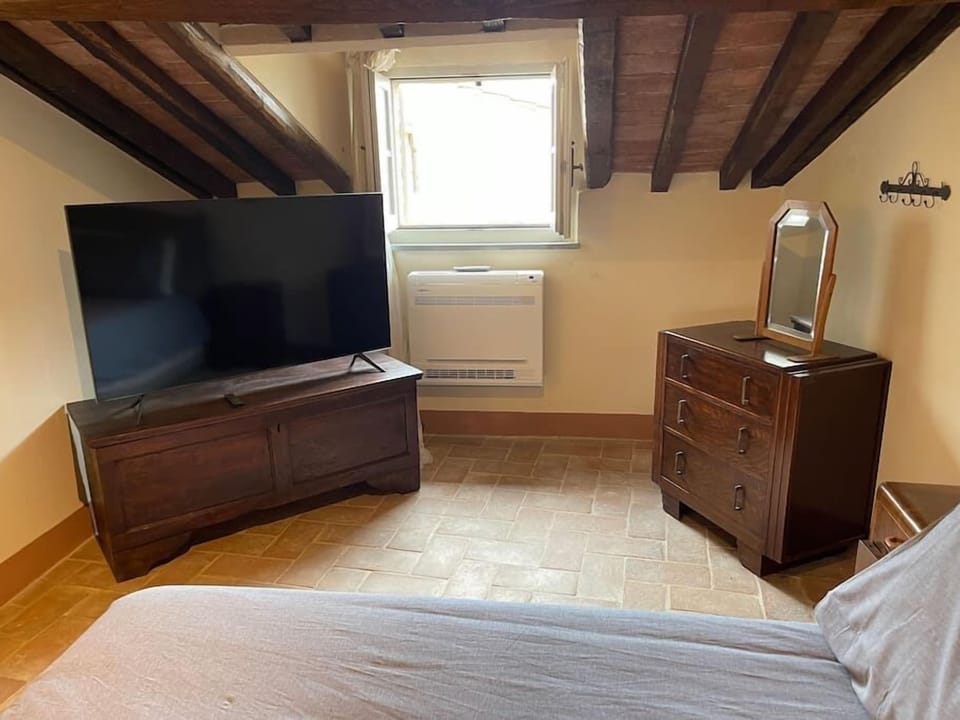 2nd bedroom with 55 inch tv and Playstation 4 (not pictured)