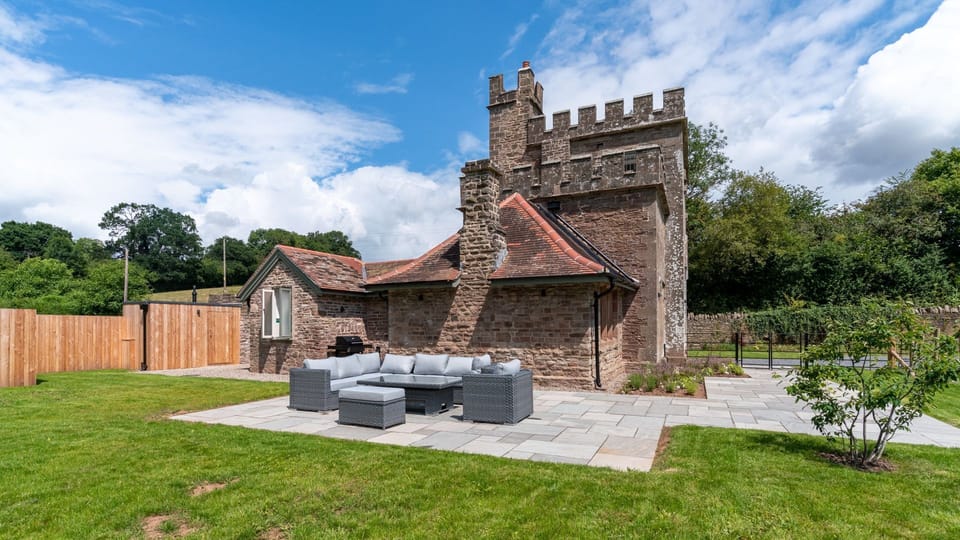 Garden and terrace, Lower Lodge Gatehouse at Kentchurch, Bolthole Retreats