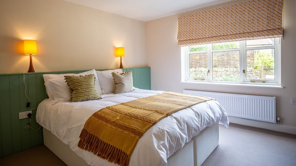 Bedroom One, Woodland Cottage, Bolthole Retreats