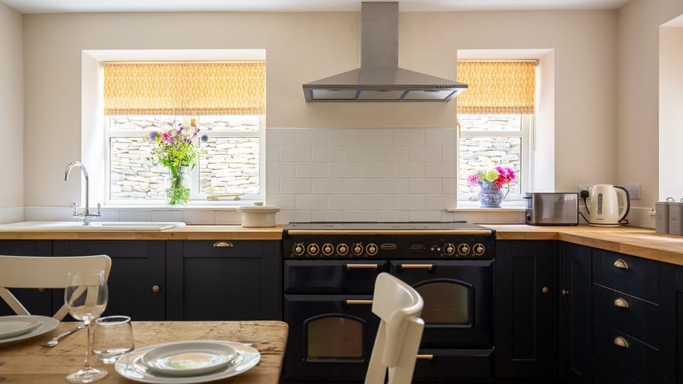 Kitchen/Diner, Woodland Cottage, Bolthole Retreats